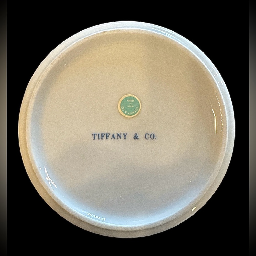 Tiffany & Co. Vintage Blue and White Floral Trinket Box - Picture 5 of 5